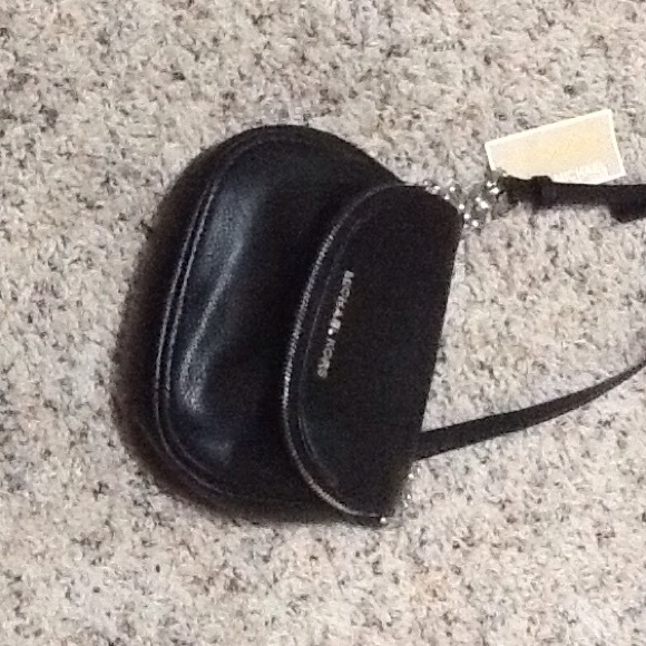 Michael Kors purse cross body black super cute - Picture 2 of 3