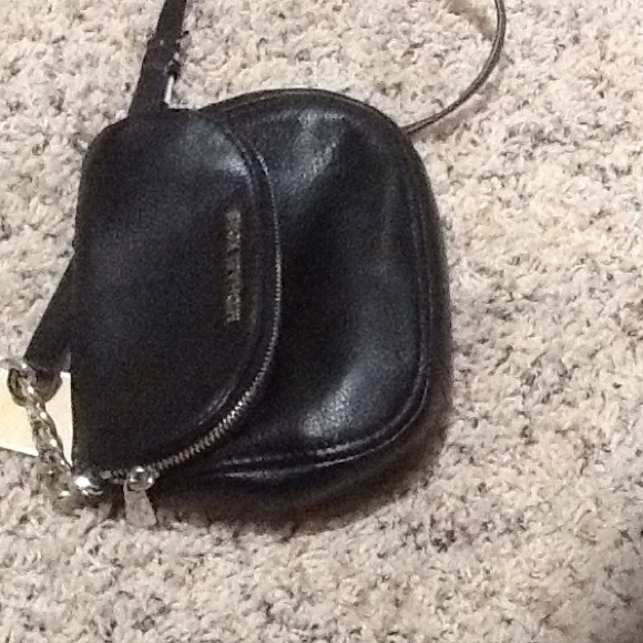 Michael Kors purse cross body black super cute - Picture 3 of 3