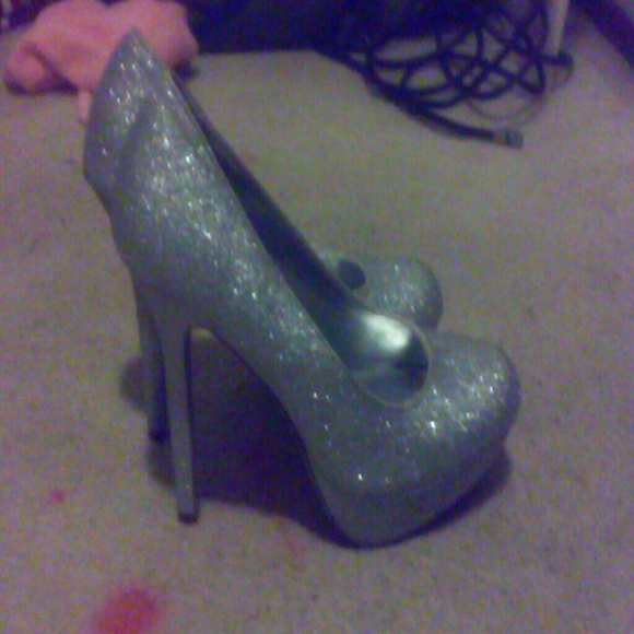 Shoes - Picture 2 of 3