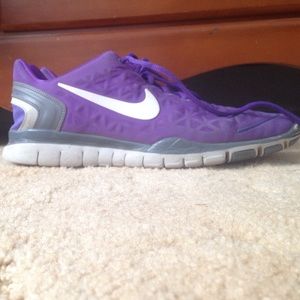 NIKE FREE PURPLE SIZE 9.5 WOMENS
