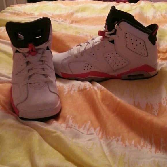 Retro 6 infrared white