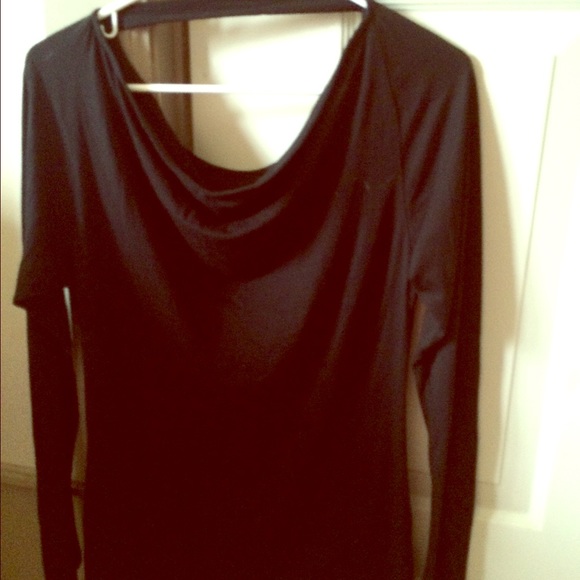 Selling a black long sleeve shirt. - Picture 1 of 2