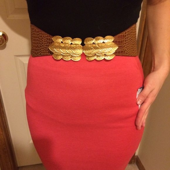 NWOT BCBG Max Azaria Leaf Belt