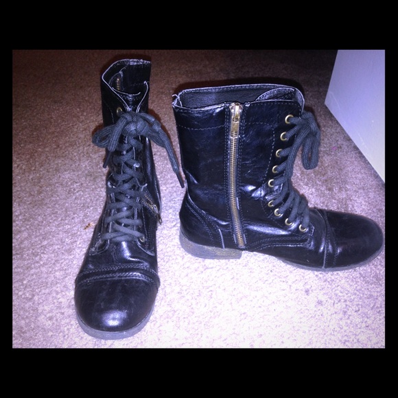 Combat boots