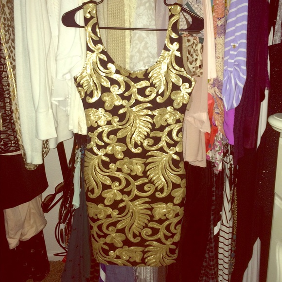 ✨♠️ BLACK AND GOLD SHORT DRESS !  Only worn once!
