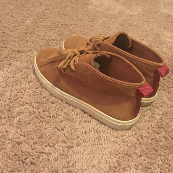 Steven madden tan sneakers. - Picture 2 of 3