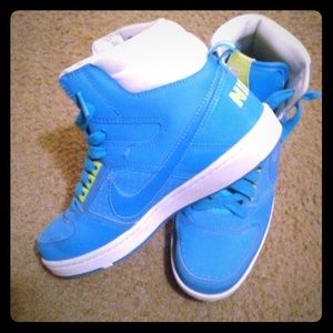 NIKE SHOES