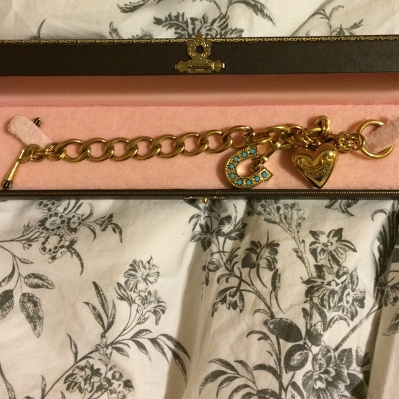 Juicy bracket plus charm!