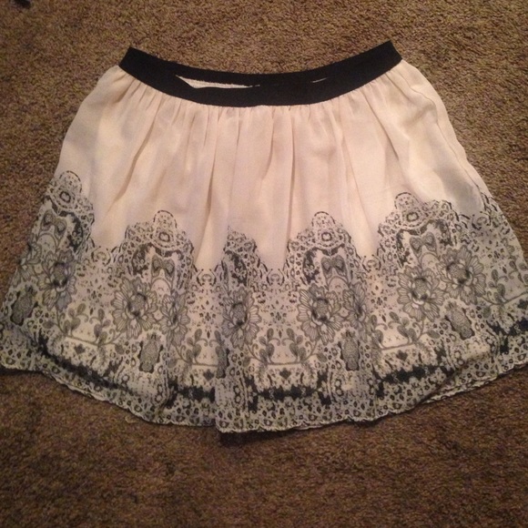 Flowy cream colored skirt