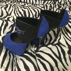 Brand new heels!!!💙💙💙