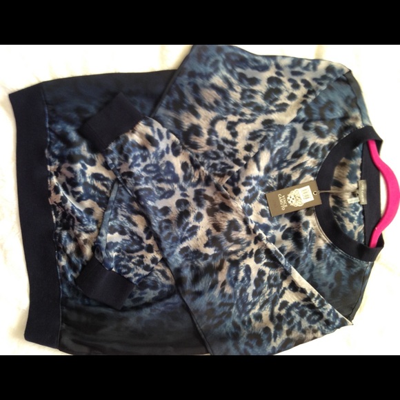 SOLD✨💢VINCE CAMUTO silk "sweatshirt" style top - Picture 2 of 4