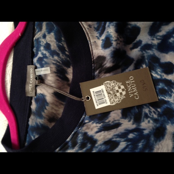 SOLD✨💢VINCE CAMUTO silk "sweatshirt" style top - Picture 3 of 4
