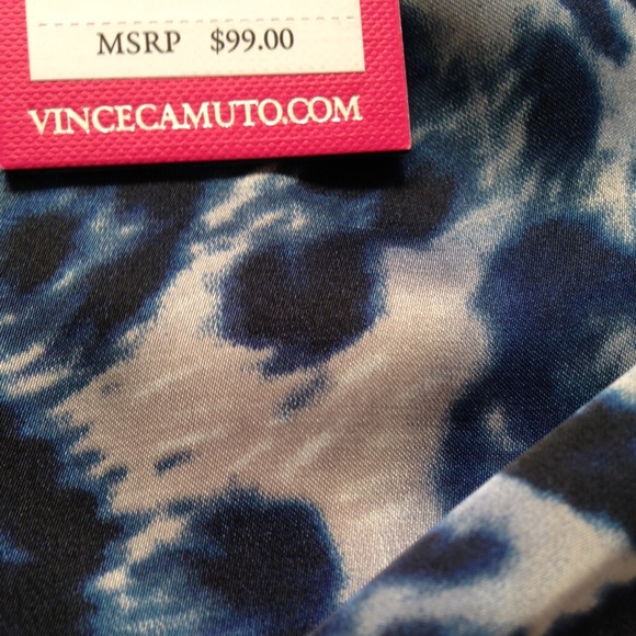 SOLD✨💢VINCE CAMUTO silk "sweatshirt" style top - Picture 4 of 4