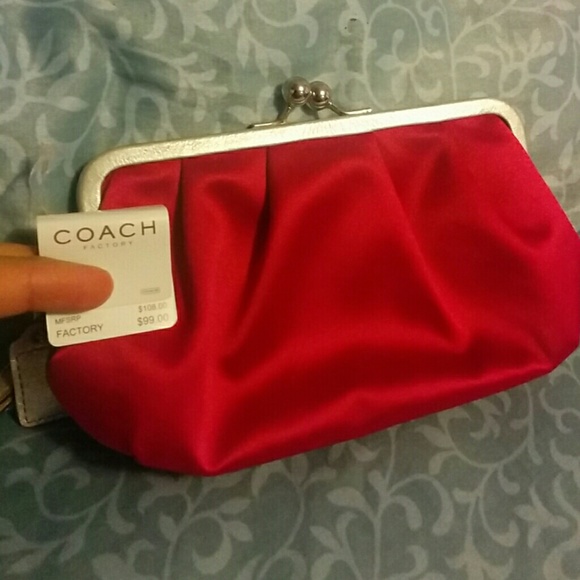 Coach Clutch - Picture 3 of 4