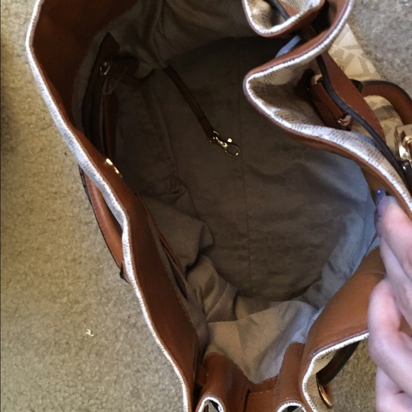 Michael Kors Hamilton Signature Large Vanilla Tote Bag Good  Michael Kors Hamilton Signature Tote Vanilla