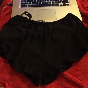 Brandy Melville black vodi shorts