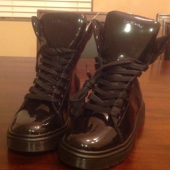 Dr. Martens Black Patent Boots Woman SZ 7