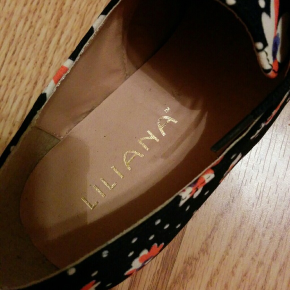 SOLD NWOT Floral Oxford Flats - Picture 4 of 4