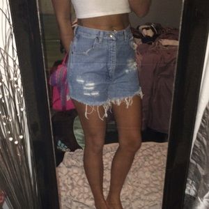 Wrangler high waisted distressed shorts 😍