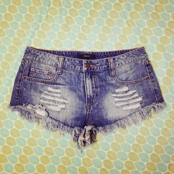 ❌SOLD❌Distressed shorts