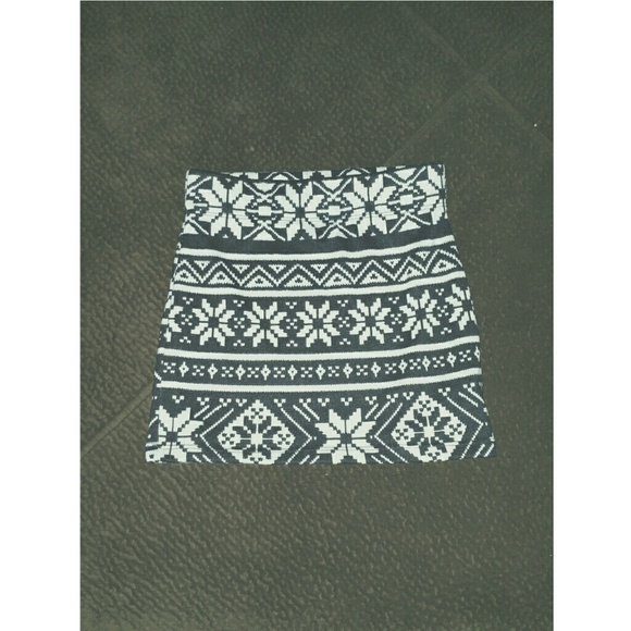 PacSun Snowflake Fitted Skirt
