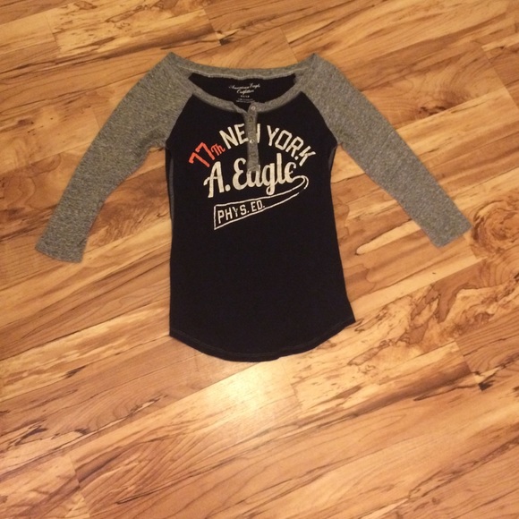 Quarter sleeve Aeropostale shirt