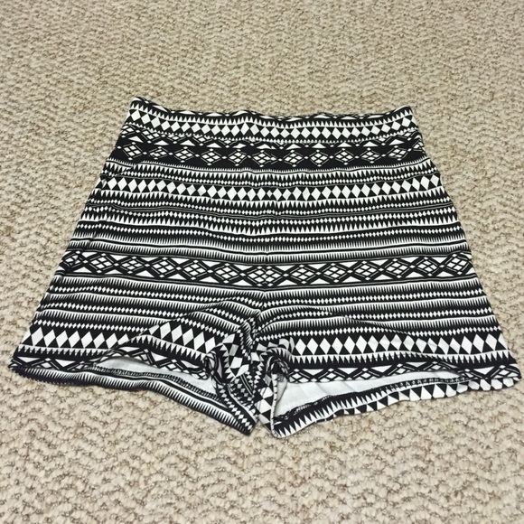 Printed high waisted shorts