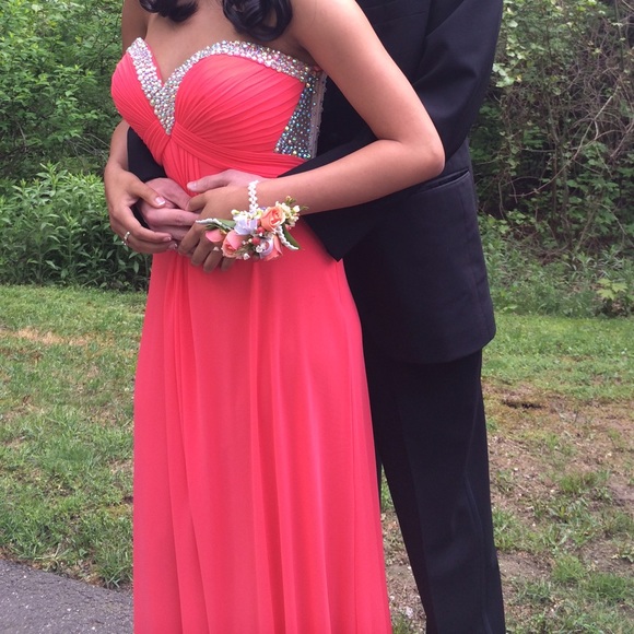 More pictures of La Femme dress - Picture 2 of 4