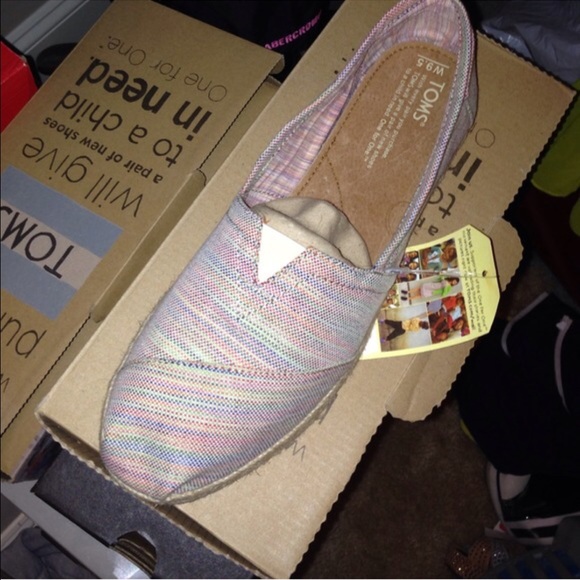 NWT Multicolored TOMS