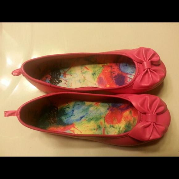 Girls flat shoes