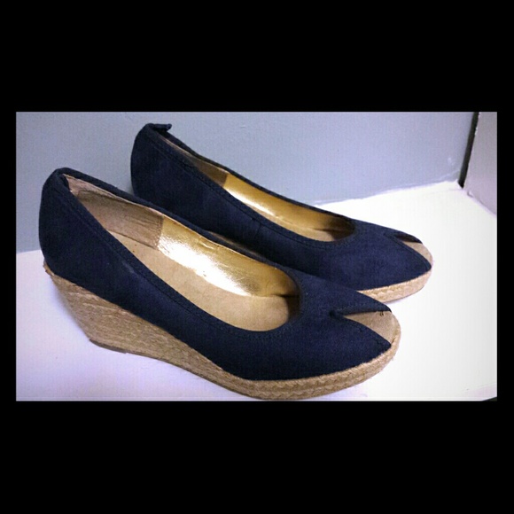 ***SOLD       GAP Navy Blue Wedge Shoes Size 7