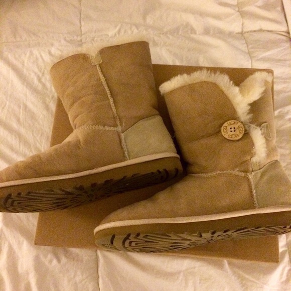 Ugg Bailey Button Sand