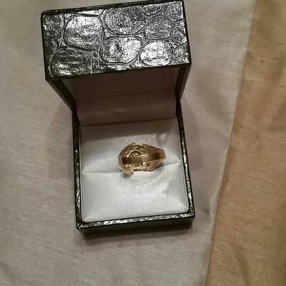 Ring - Picture 2 of 3