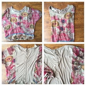 Dolman tunic with design