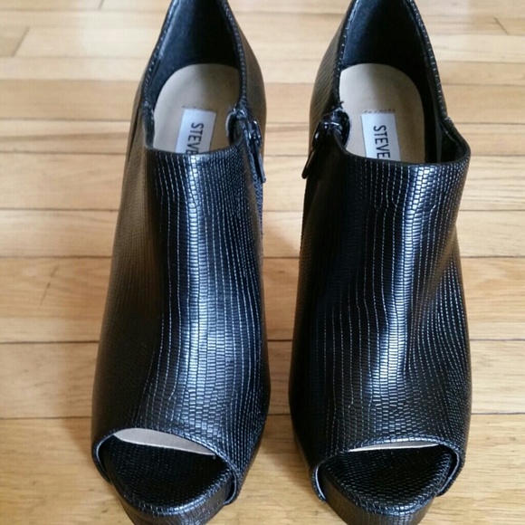 Steve Madden black open toe ankle booties