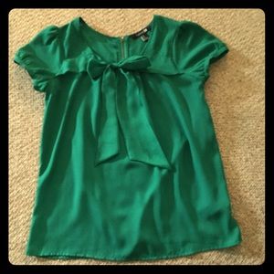 Emerald green short sleeve top..