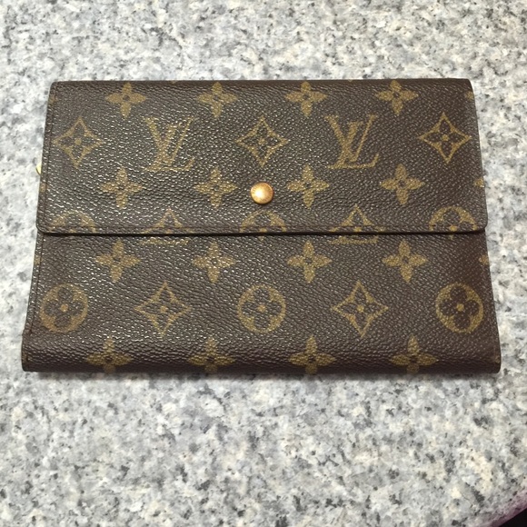 Louis Vuitton ladies wallet