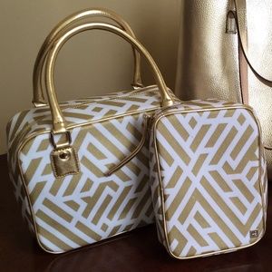 🎉🎉HP 4/21🎉🎉Gold Toiletry/ Cosmetic Tote Bag