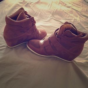 Sneaker wedges