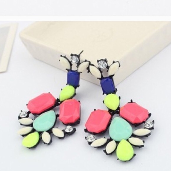 💜4 for $12💜🌟host pick🌟Multi colored earrings - Picture 5 of 5