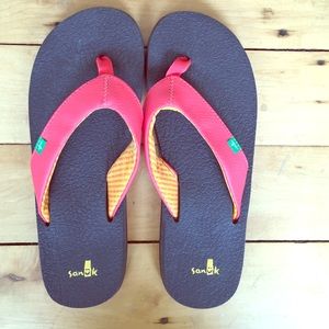 NWOT Sanuk yoga mat flip flops