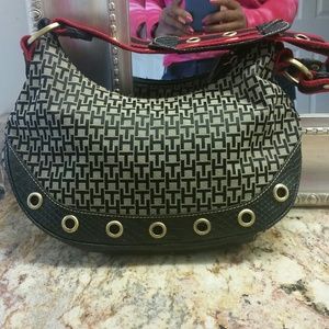 👜  Tommy Hilfiger Handbag