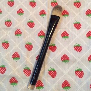 **reserved for ce**Estée Lauder foundation brush