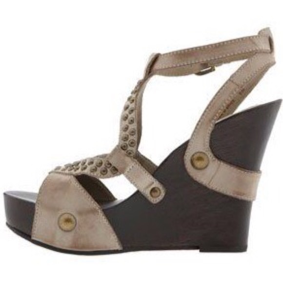 MIA Shoes - SOLD @rowena29 🆕 MIA Ltd. Edition Platform Wedge