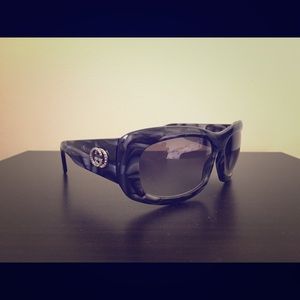 Gucci sunglasses with GG logo brand new Authentic
