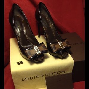 LOUIS VUITTON DAMIER  VALENTINE PATENT PUMPS