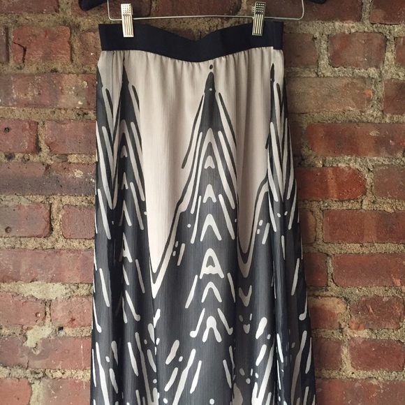 Flowy Express Long Skirt - Picture 2 of 3