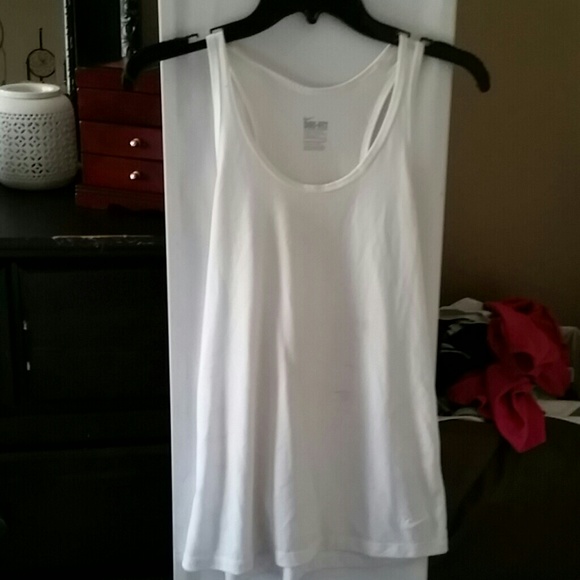 White nike fit tank top