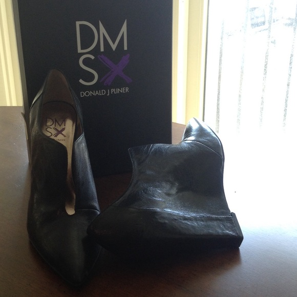 Donald J Pliner blk wedge