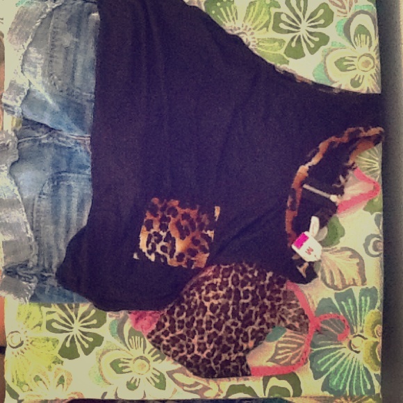 Black leopard pocket with gold zipper back tank